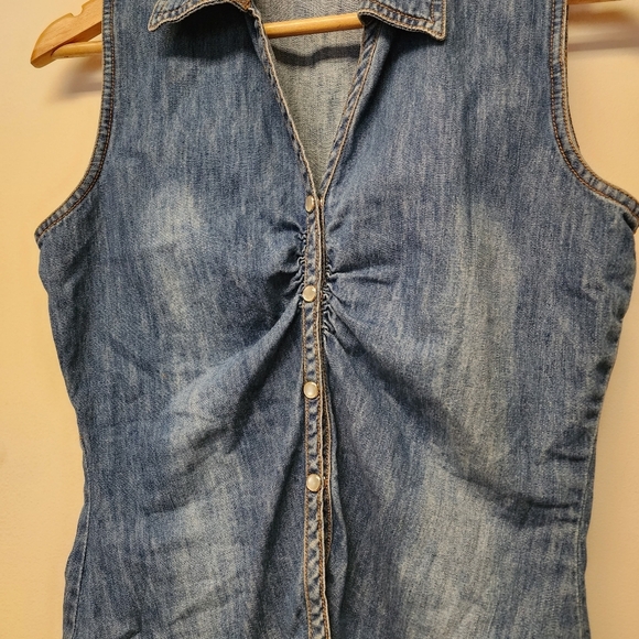 Vintage Blue 100% cotton Sleeveless Button Down Shirt with Notched Collar - Picture 4 of 6